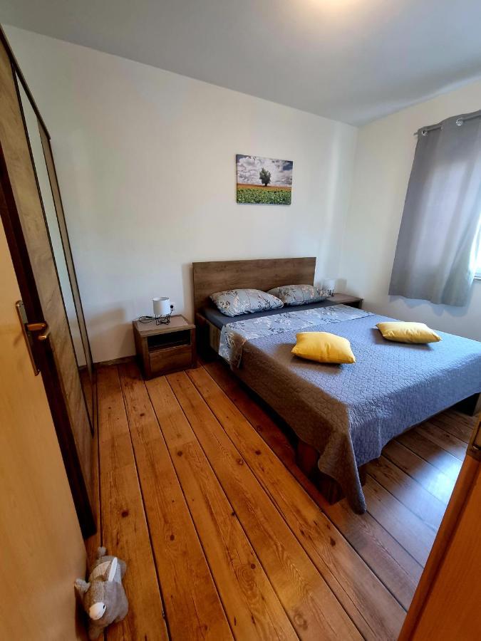 Apartments Ema Пула Екстер'єр фото