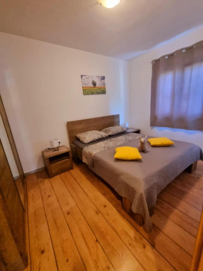 Apartments Ema Пула Екстер'єр фото